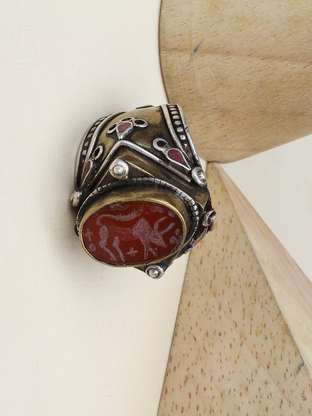 

SANGEETA BOOCHRA Gold-Toned Onyx Studded Finger Ring