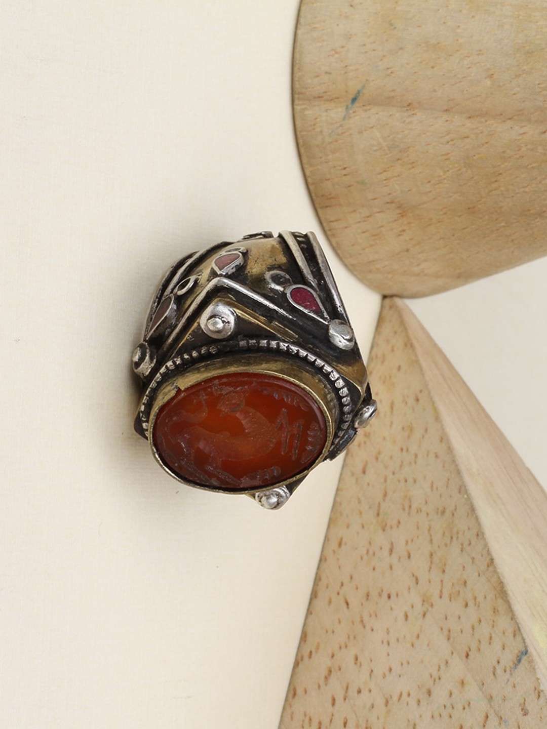 

SANGEETA BOOCHRA Gold-Toned Red Stone Studded Finger Ring