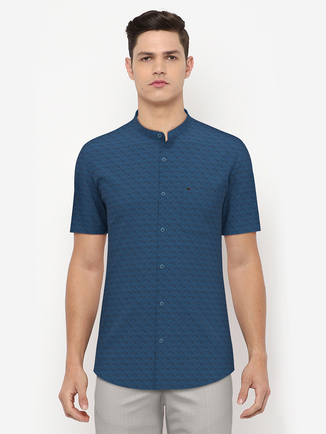 

Peter England Casuals Men Blue Slim Fit Chevron Printed Casual Shirt