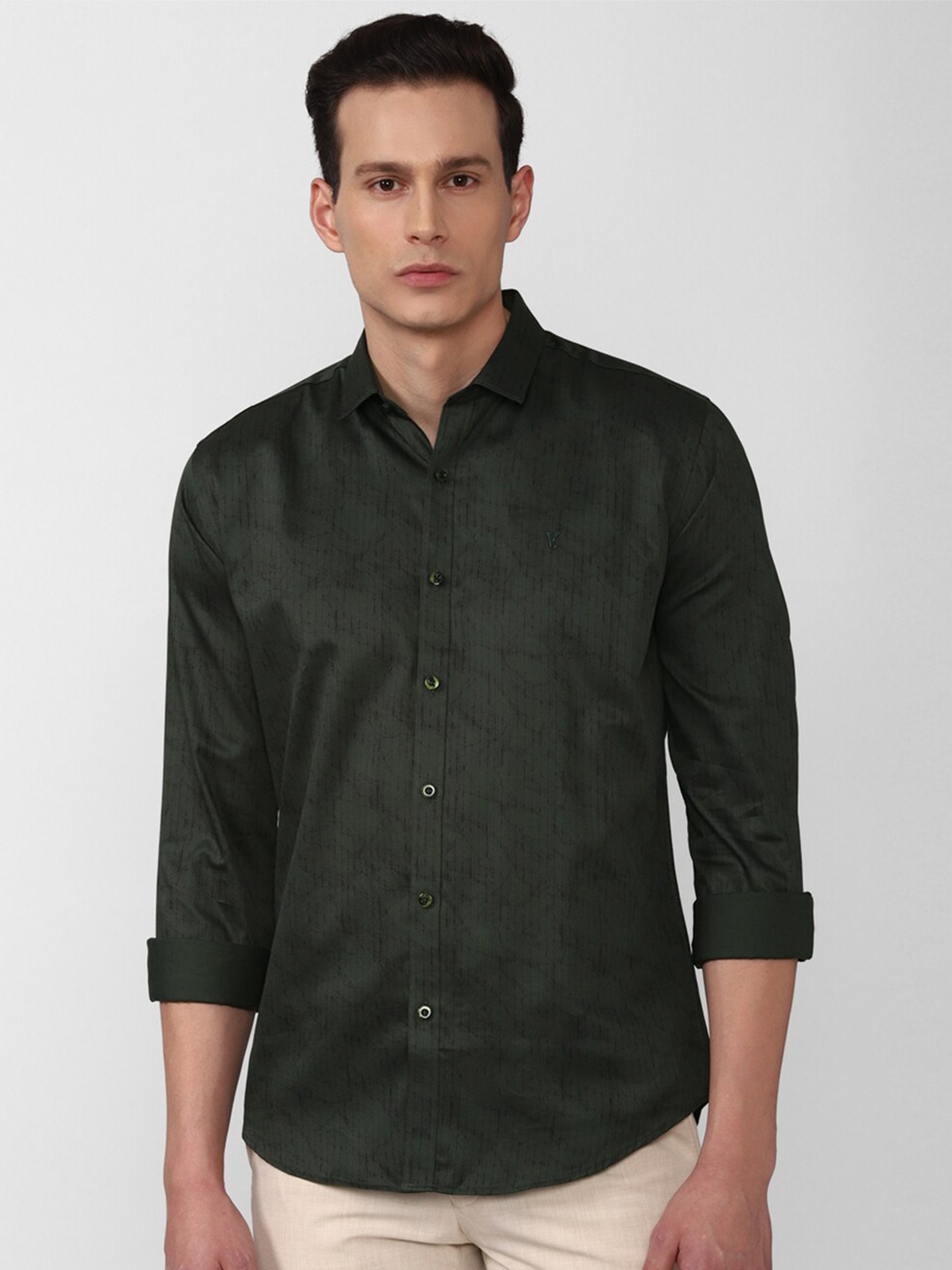 V Dot Men Green Slim Fit Casual Solid Shirt