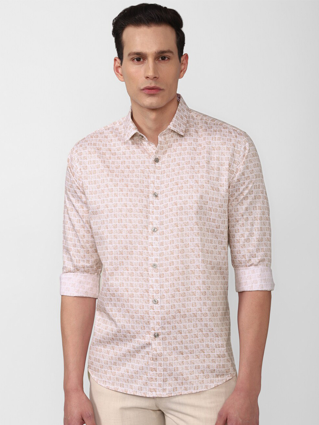 

V Dot Men Beige Slim Fit Printed Pure Cotton Casual Shirt