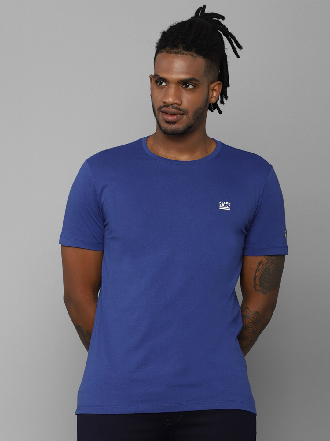 

Allen Solly Men Blue Applique T-shirt