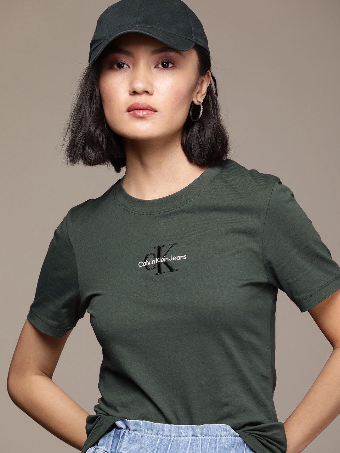 

Calvin Klein Jeans Women Green Pure Cotton Slim Fit T-shirt