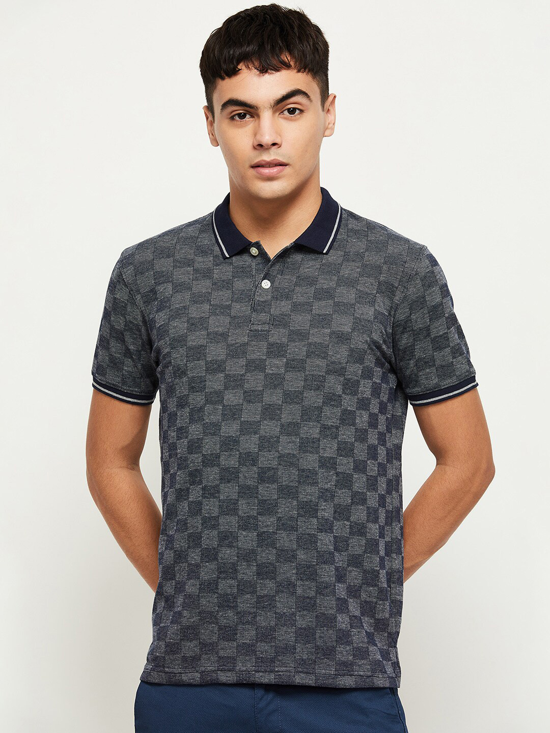

max Men Navy Blue Polo Collar T-shirt