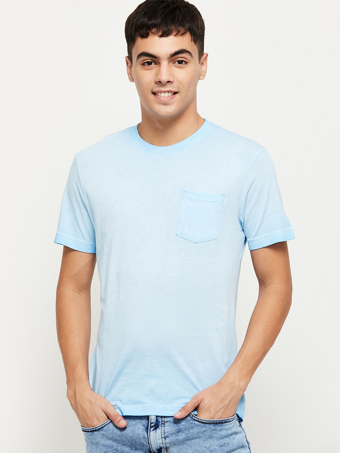 

max Men Blue & billowing sail T-shirt