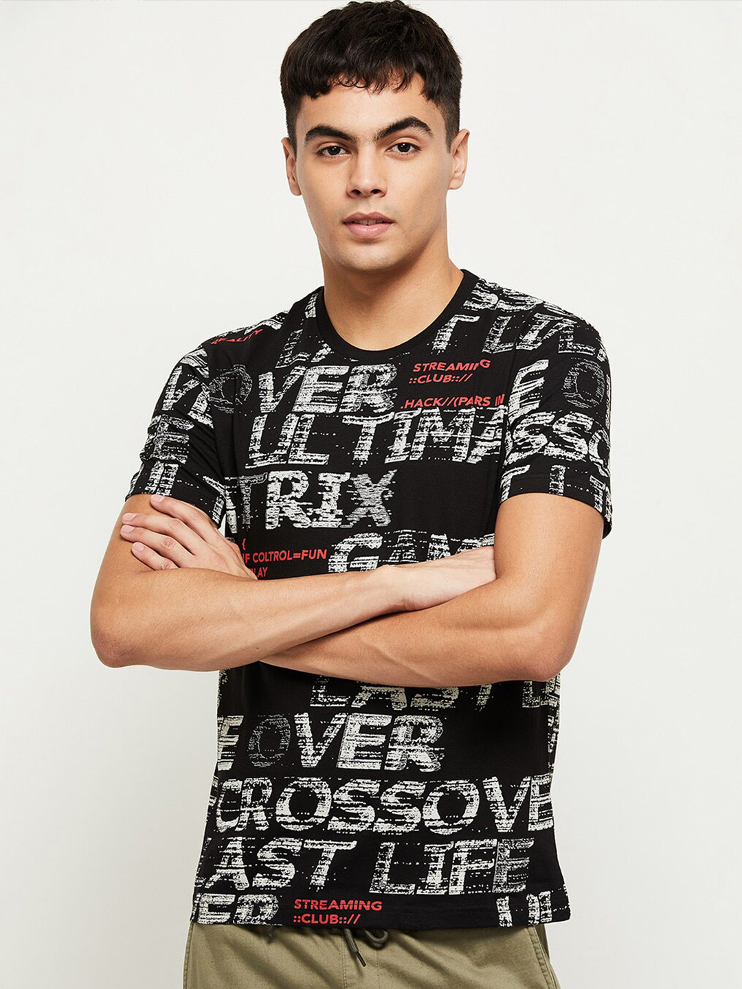 

max Men Black Typography Printed T-shirt