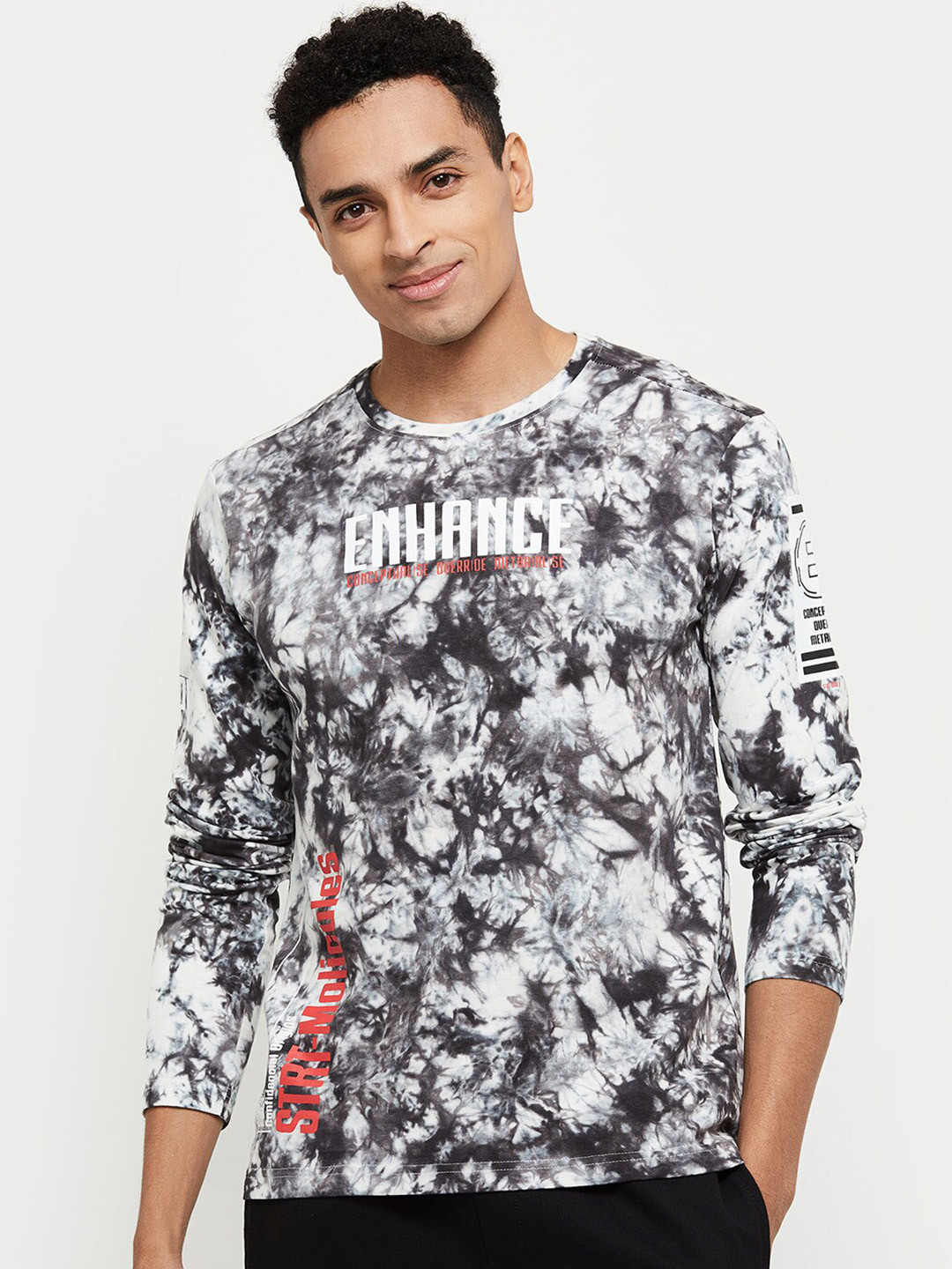 

max Men Black Printed Raw Edge T-shirt