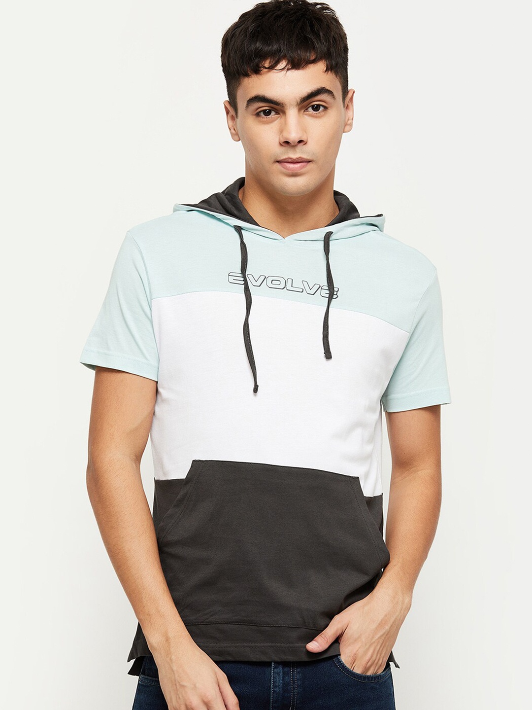 

max Men Blue & White Colourblocked Hooded Regular Fit Casual T-shirt