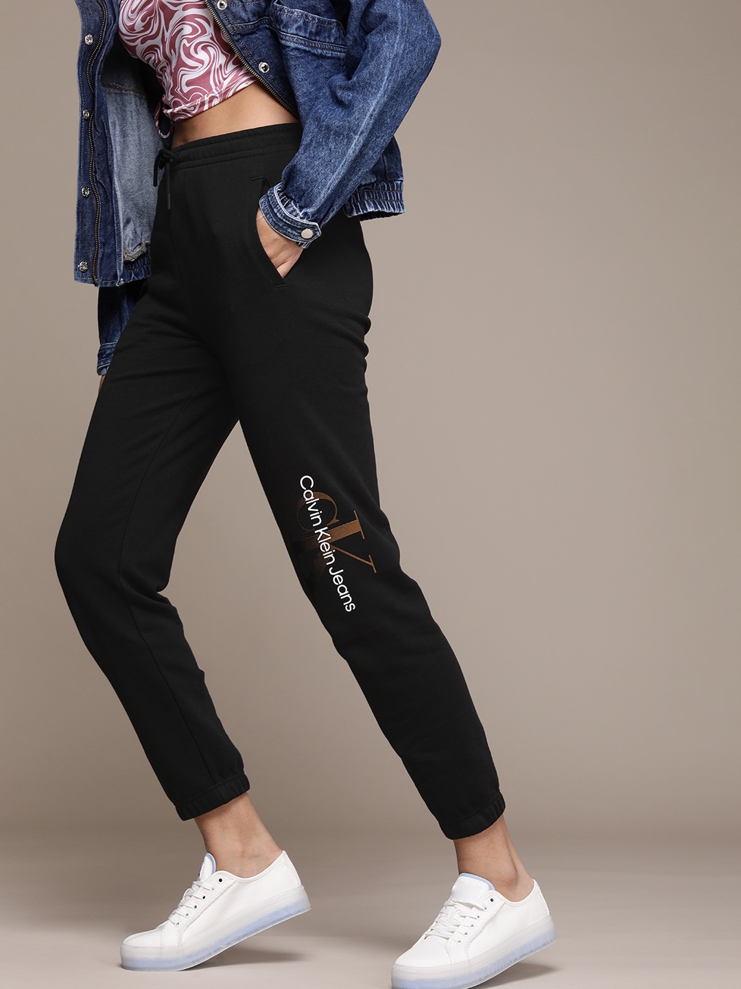 

Calvin Klein Jeans Women Black Brand Logo Printed Applique Regular Joggers