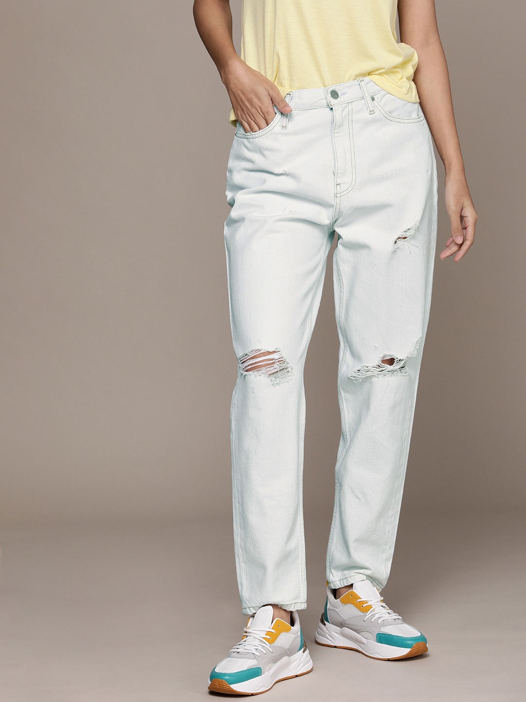 

Calvin Klein Jeans Women Blue Mildly Distressed Pure Cotton Jeans