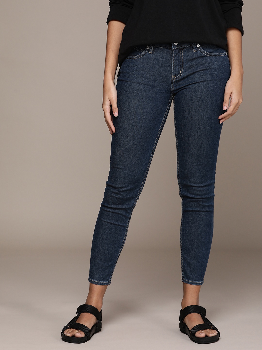 

Calvin Klein Jeans Women Blue Slim Fit Stretchable Jeans