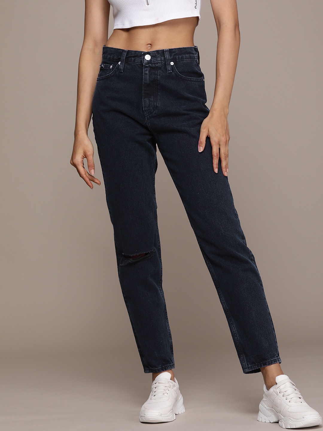 

Calvin Klein Jeans Women Pure Cotton Mom Fit Mildly Distressed Stretchable Jeans, Blue