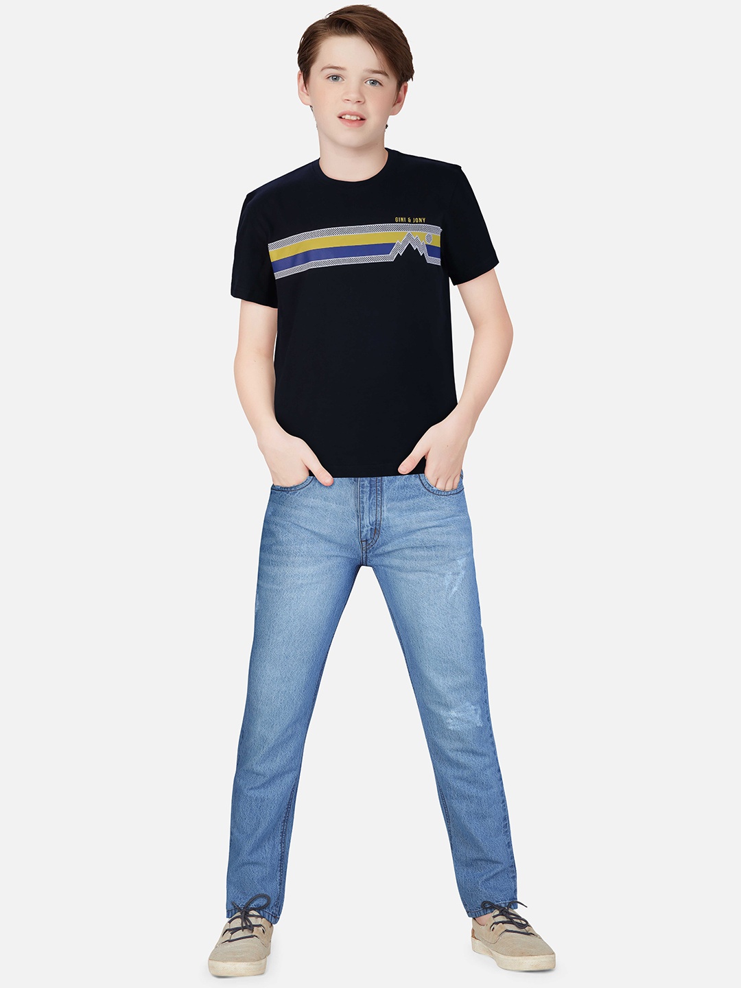 

Gini and Jony Boys Black Solid T-shirt