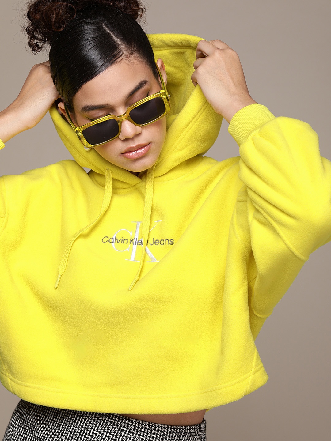 

Calvin Klein Jeans Women Yellow Brand Logo Embroidered Hooded Crop Sweatshirt