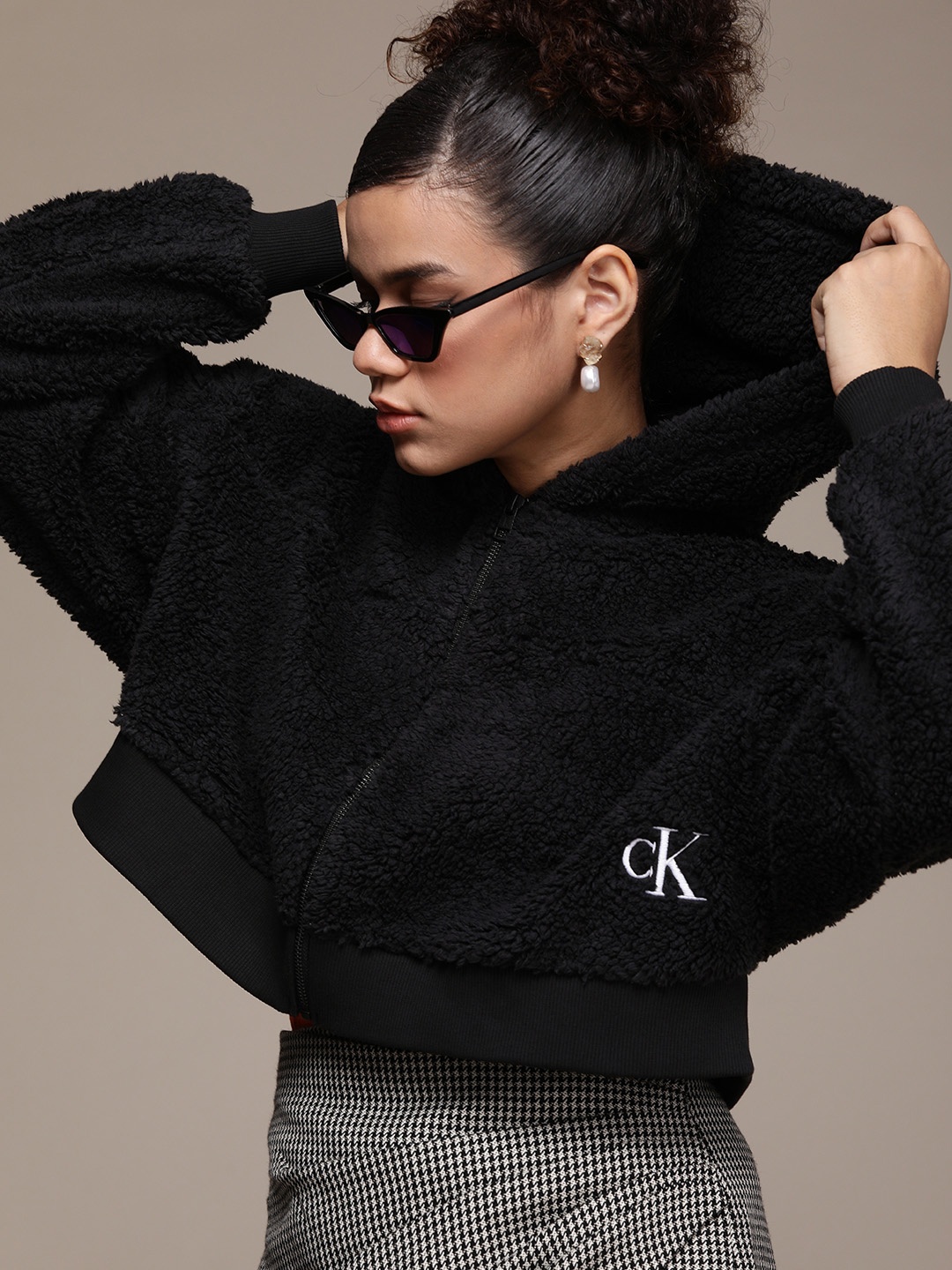 

Calvin Klein Jeans Women Black Embroidered Fluffy Cropped Hooded Sweatshirt