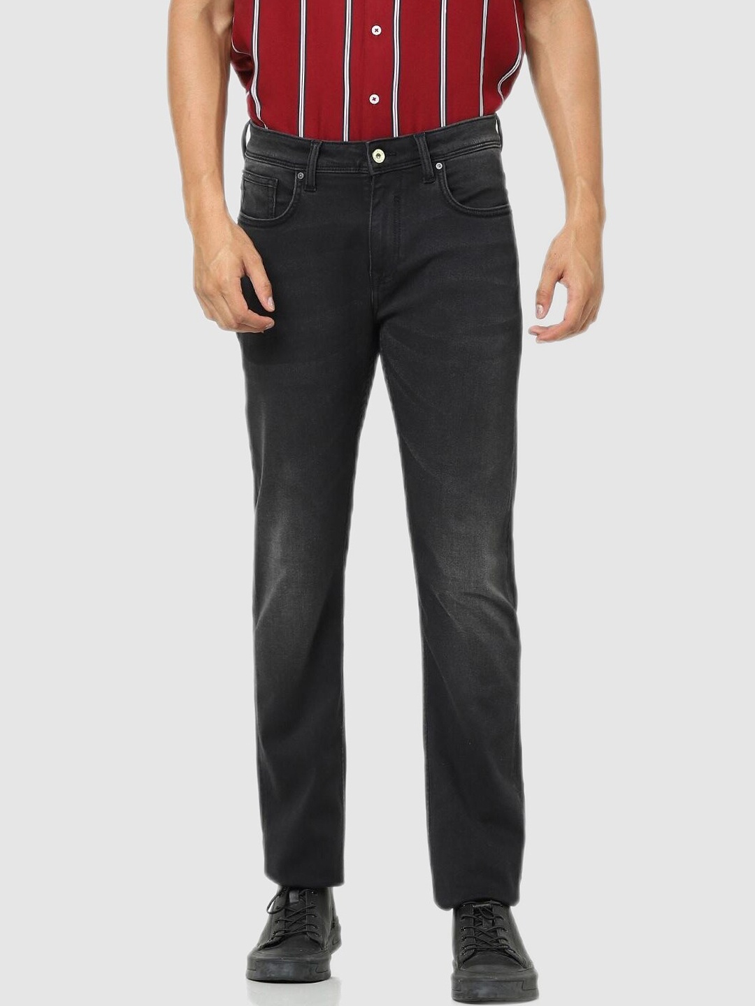 

Celio Men Black Light Fade Stretchable Jeans