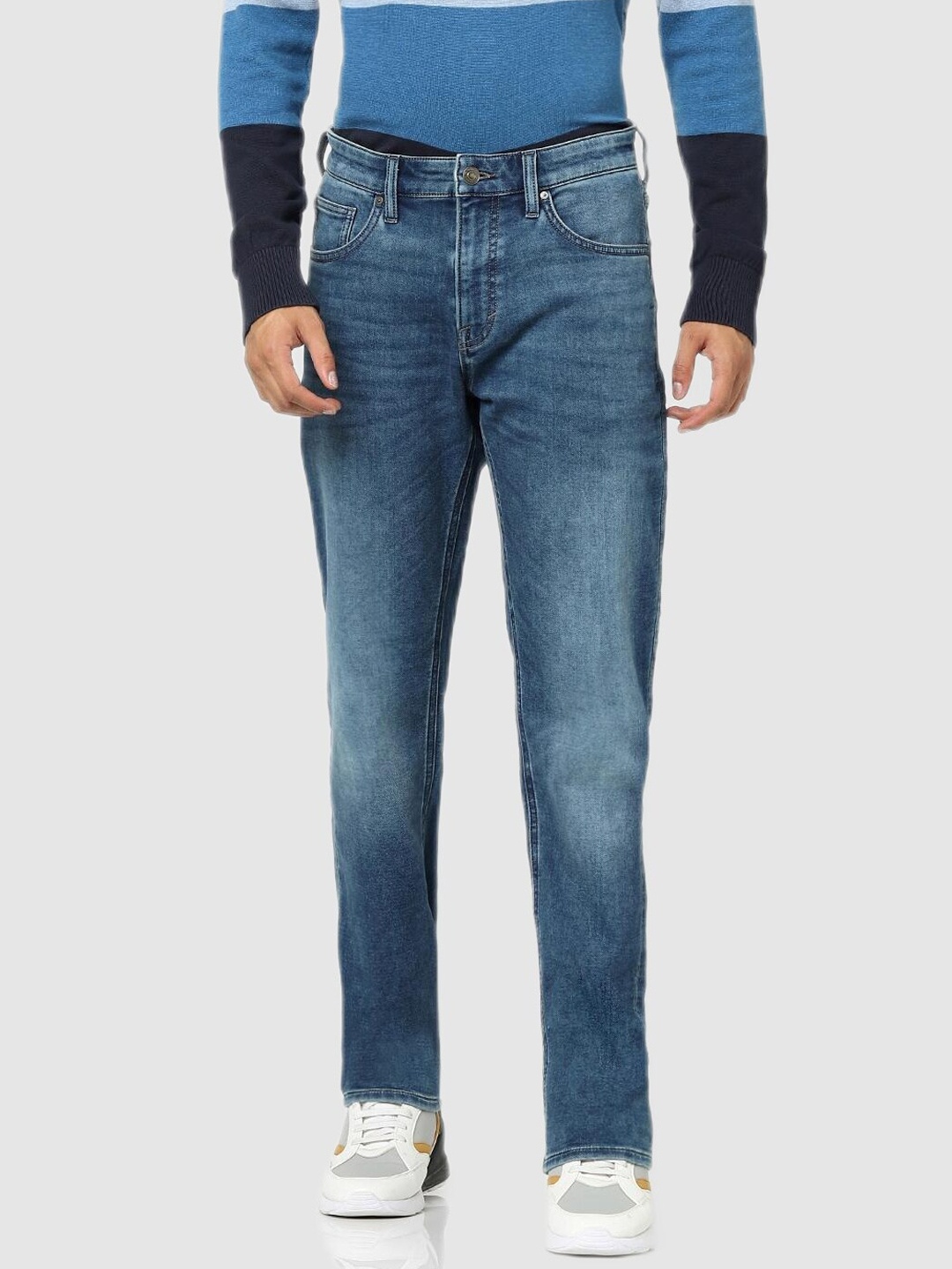 

Celio Men Blue Heavy Fade Stretchable Jeans