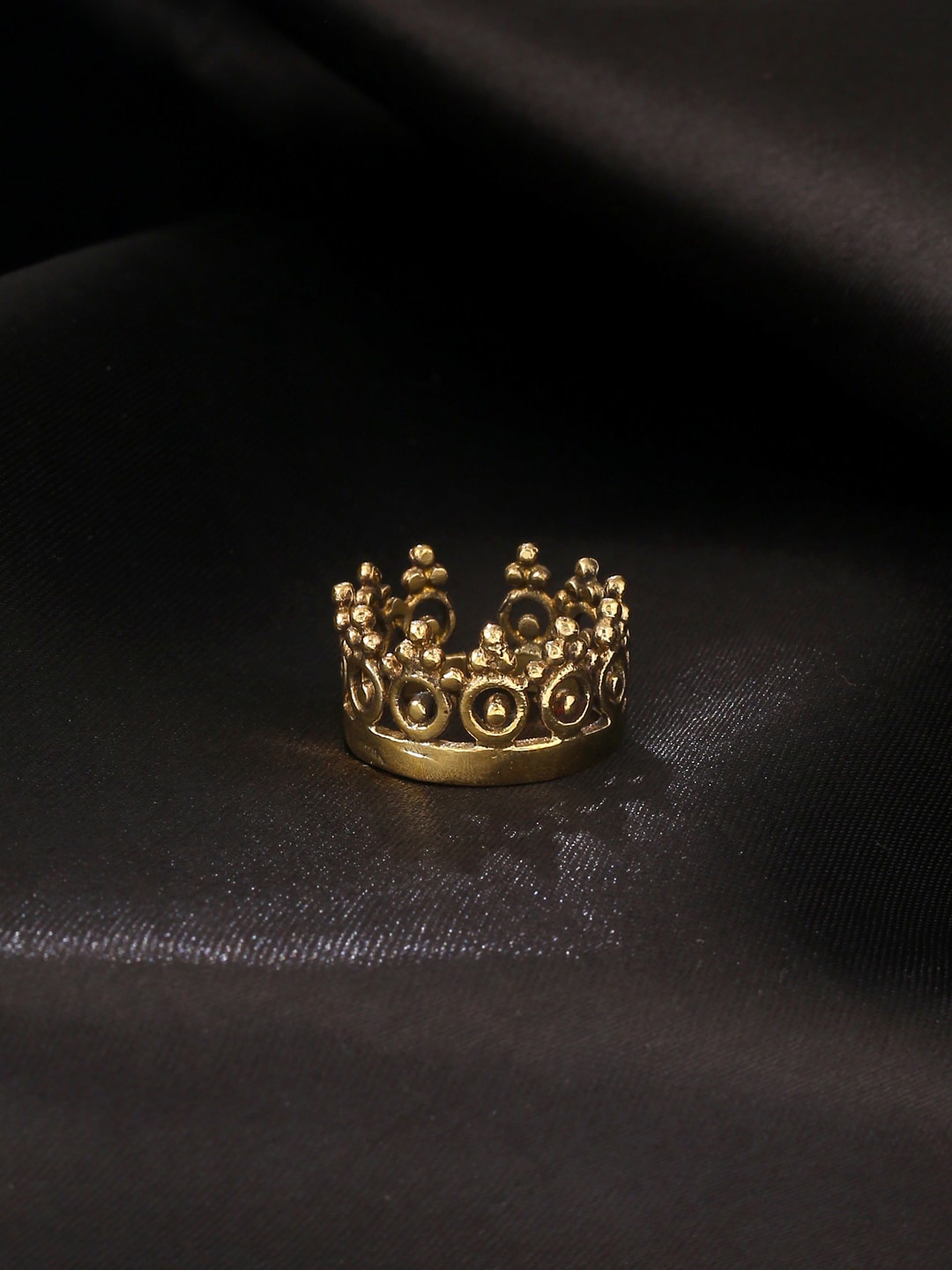 kashwini Women Gold Plated Crown Design Ring