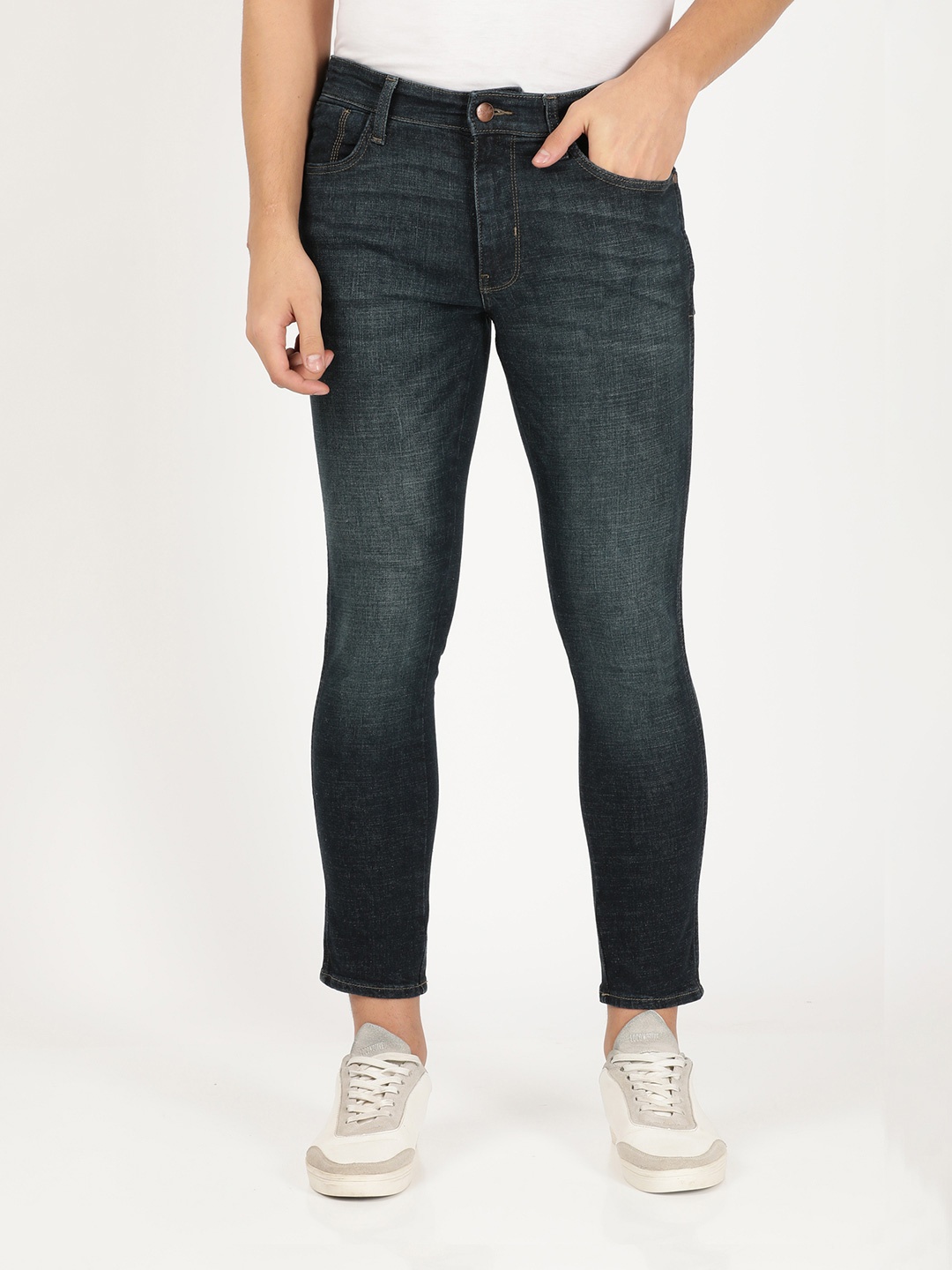 

Wrangler Men Blue Slim Fit Light Fade Jeans