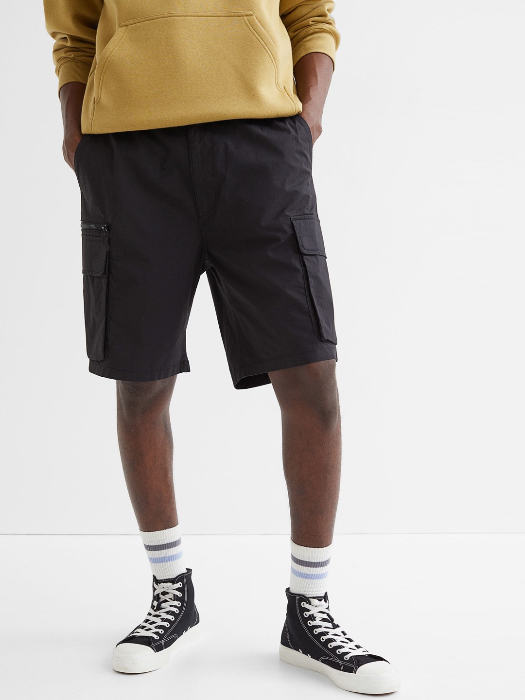 

H&M Black Regular Fit Knee-Length Cargo Shorts