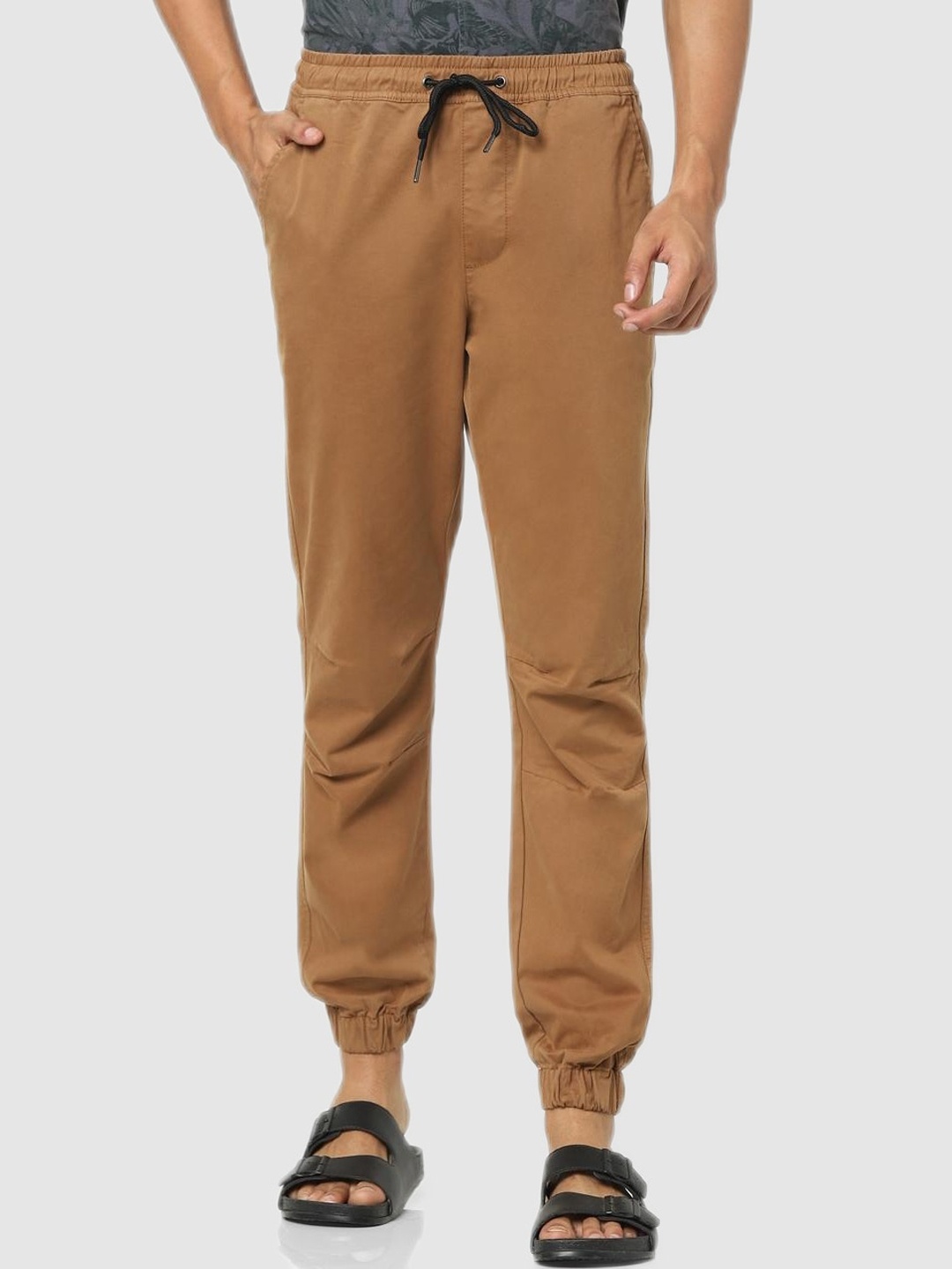 

Celio Men Tan Classic Regular Fit Joggers Trousers