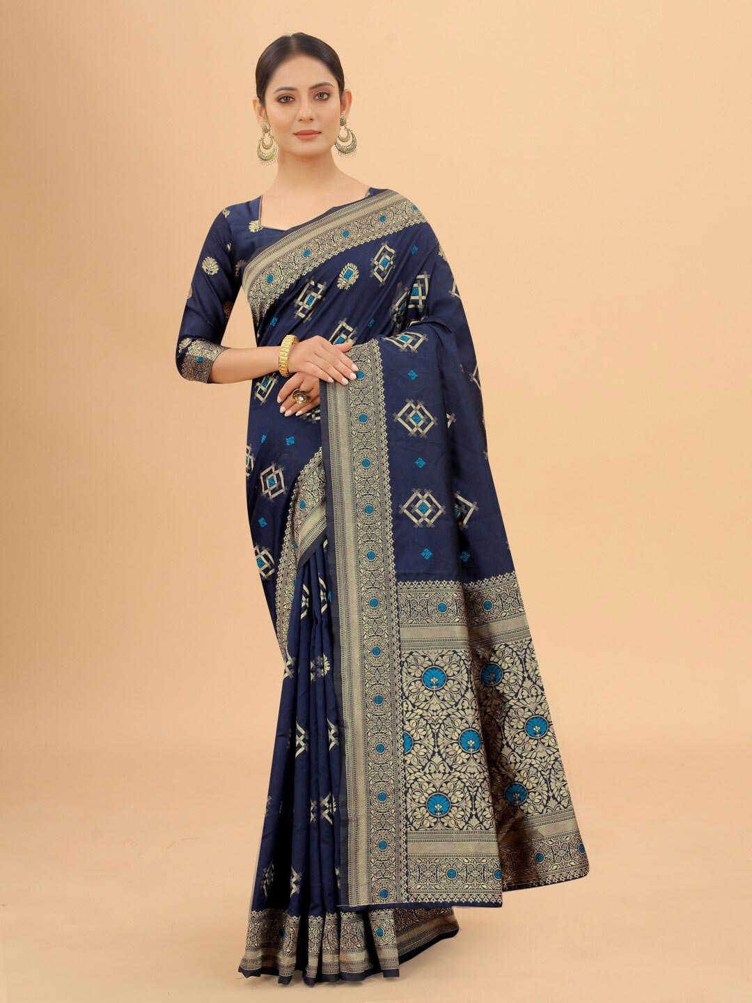 

WELL WORN Women Navy Blue & Gold-Toned Woven Design Zari Silk Cotton Banarasi Saree