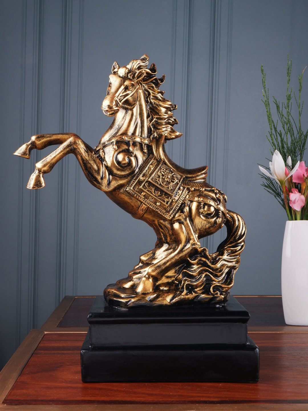 

THE WHITE INK DECOR Gold-Toned Solid Rearing Horse On Platform Showpiece