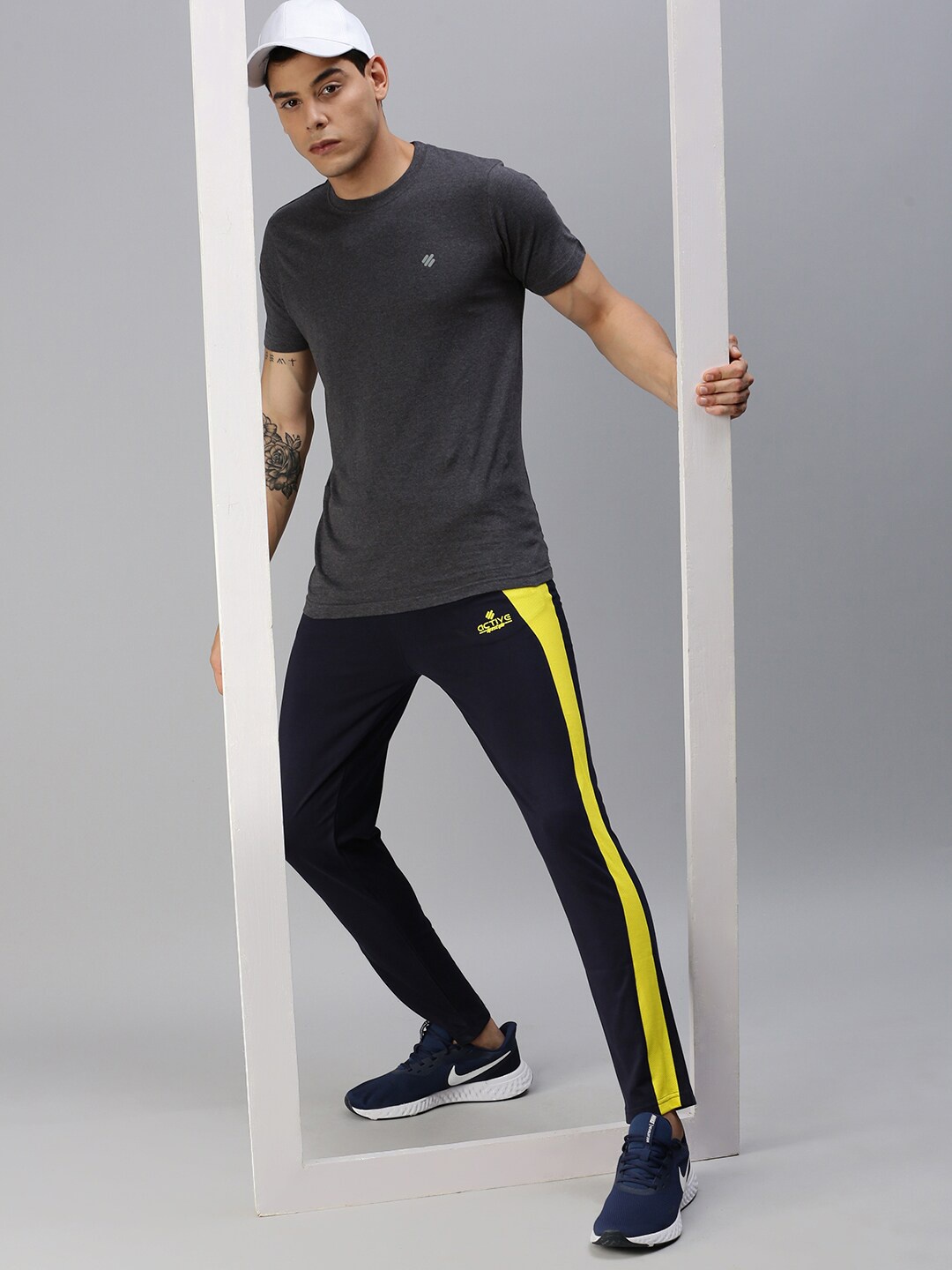 

ONN Men Black & shale Regular Fit T-shirt