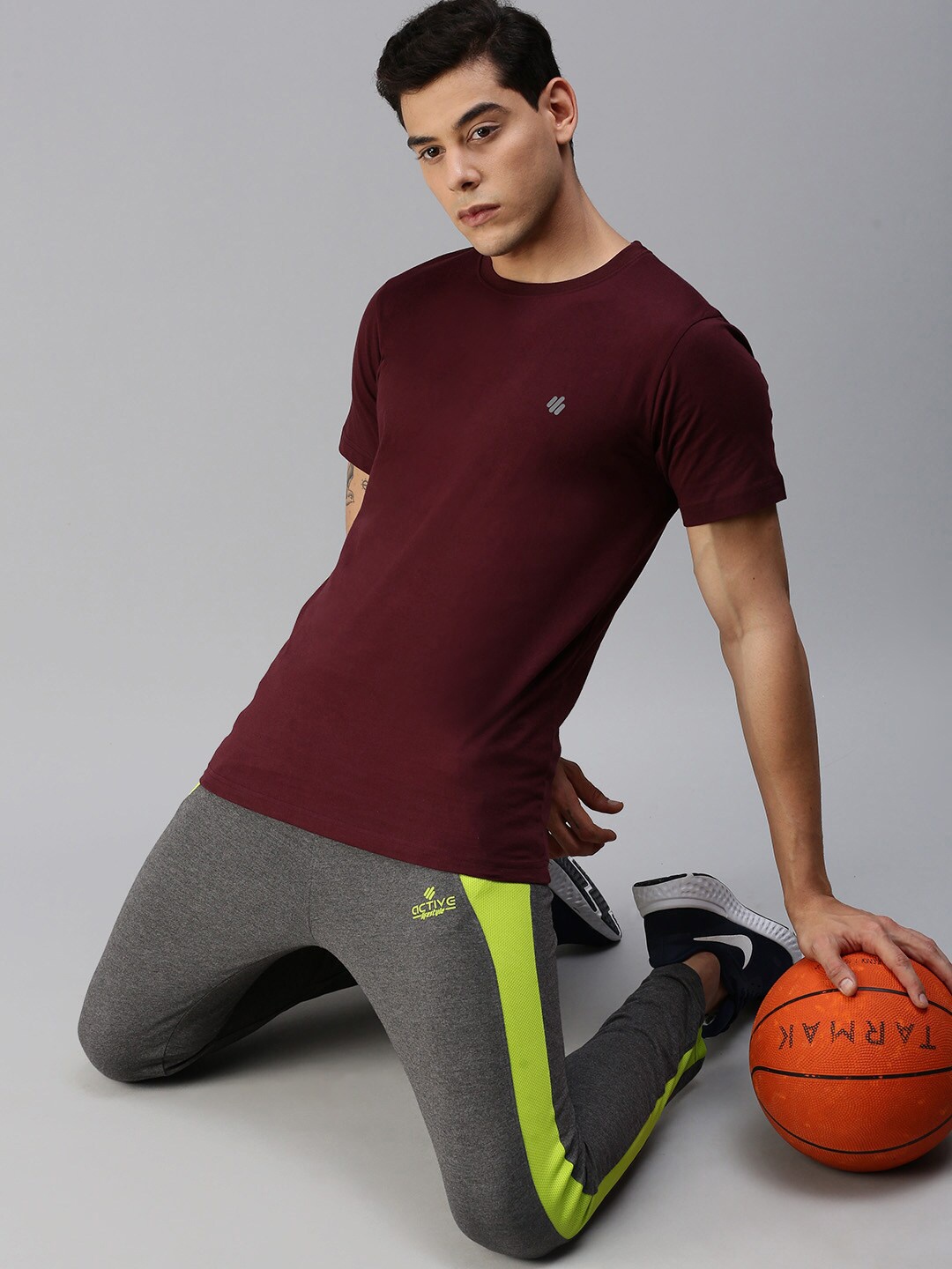 

ONN Men Coffee Brown T-shirt