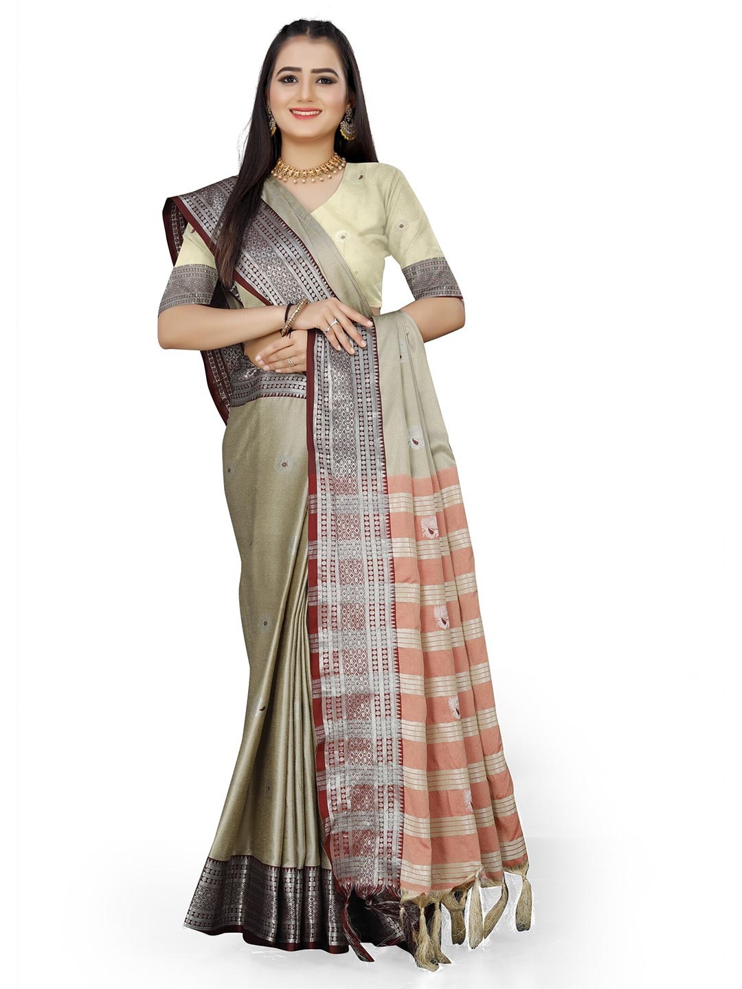 

Grubstaker Women Cream-Coloured & Silver-Toned Zari Pure Cotton Kanjeevaram Saree
