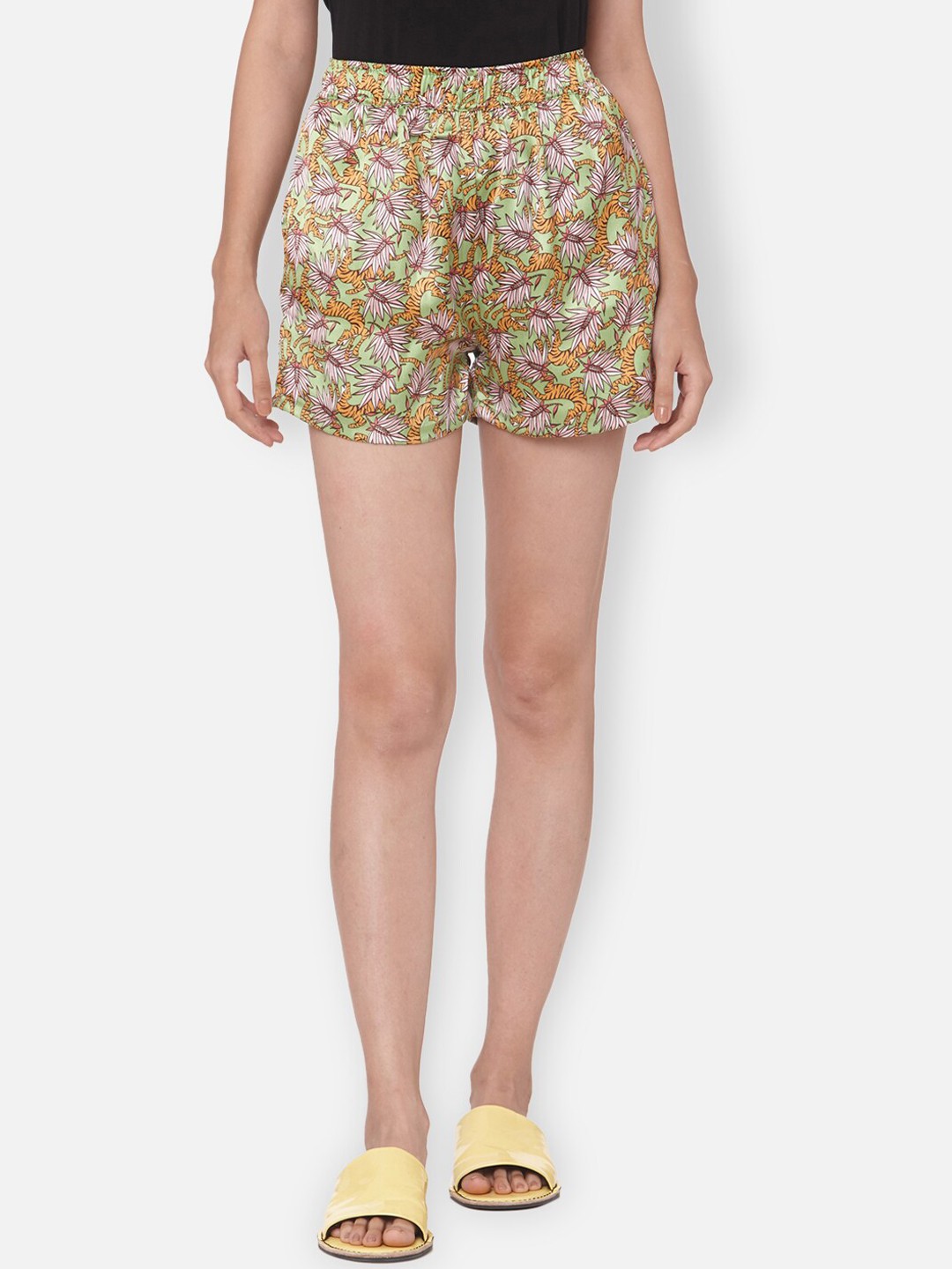 

Ashtag Women Green Floral Printed Shorts
