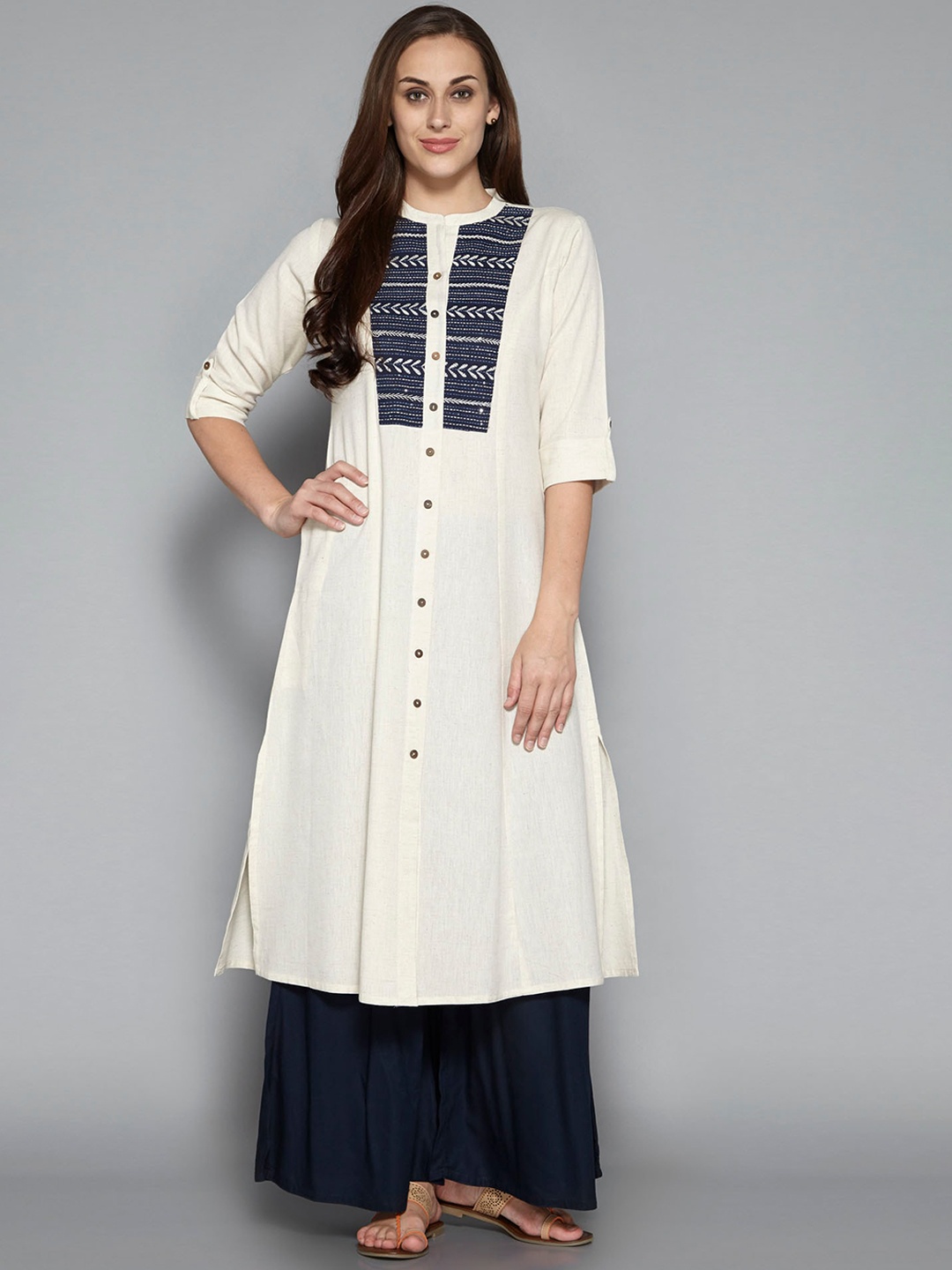 

Pistaa Women Off White Embroidered Kurta