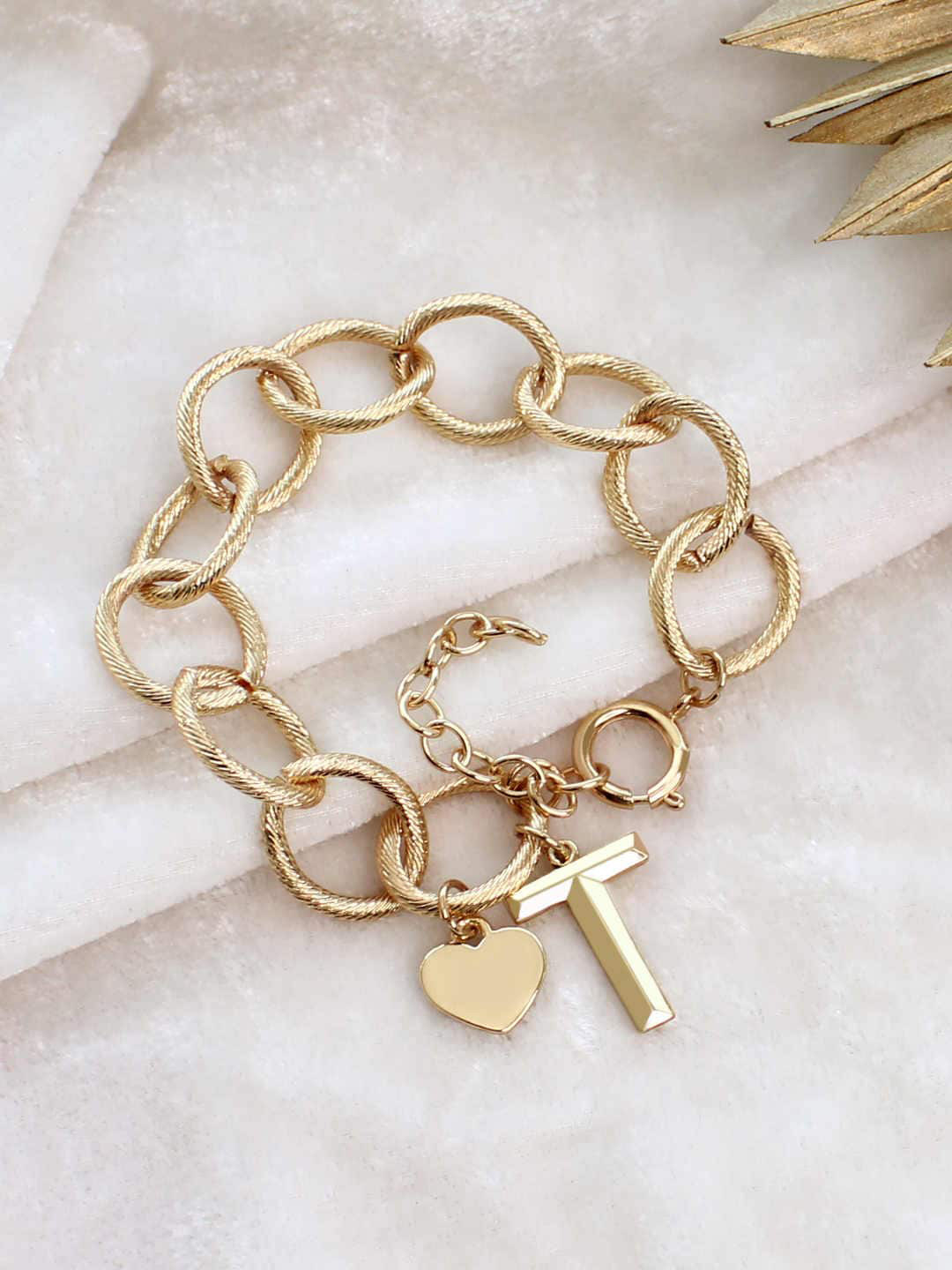 

Runway Ritual Women Gold Link Bracelet