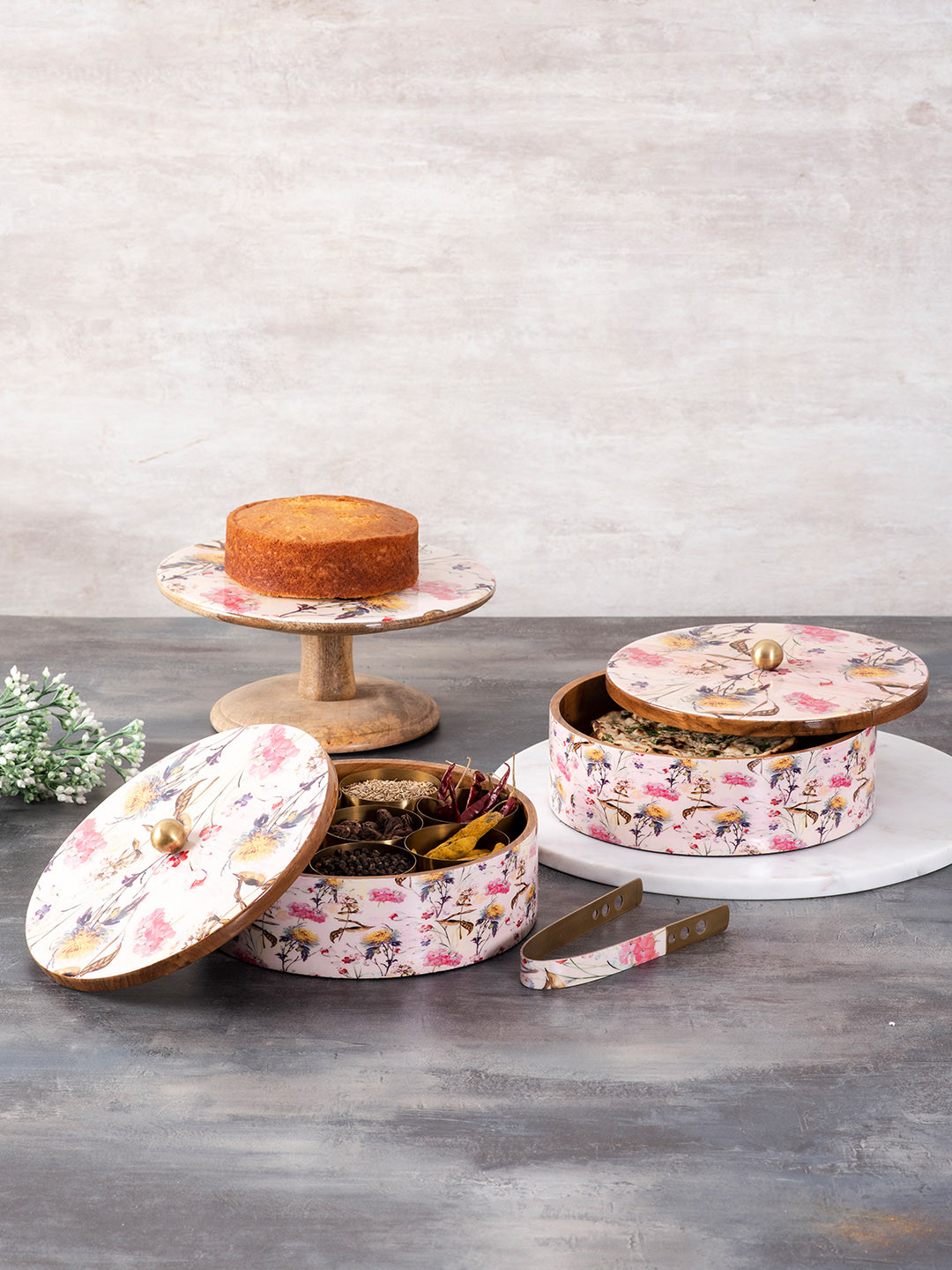 

nestroots White & Pink 4 Pcs Floral Printed Serving Collections