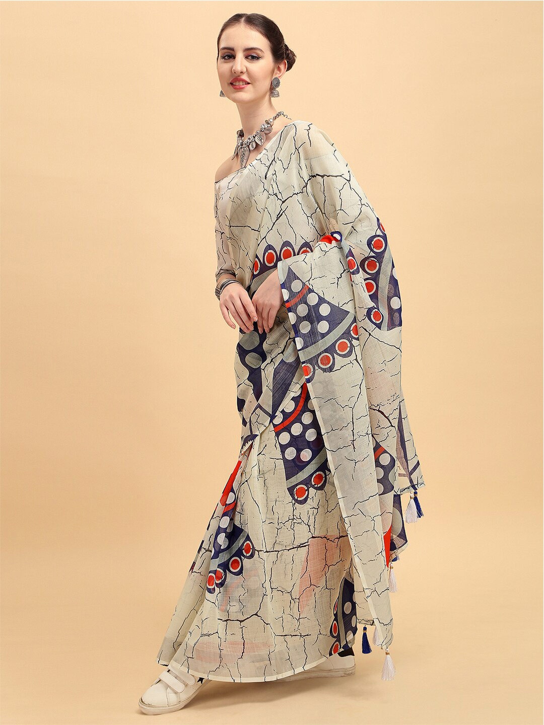 

Sangria Women Beige Sarees