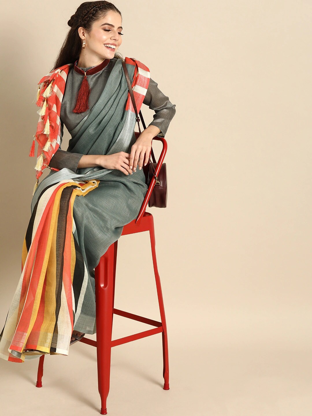 

Sangria Grey & White Striped Pure Linen Saree