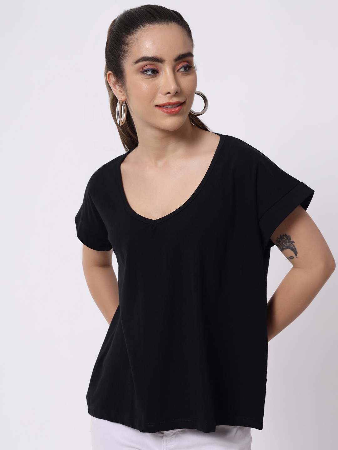 

KEIKO Black Extended Sleeves Top