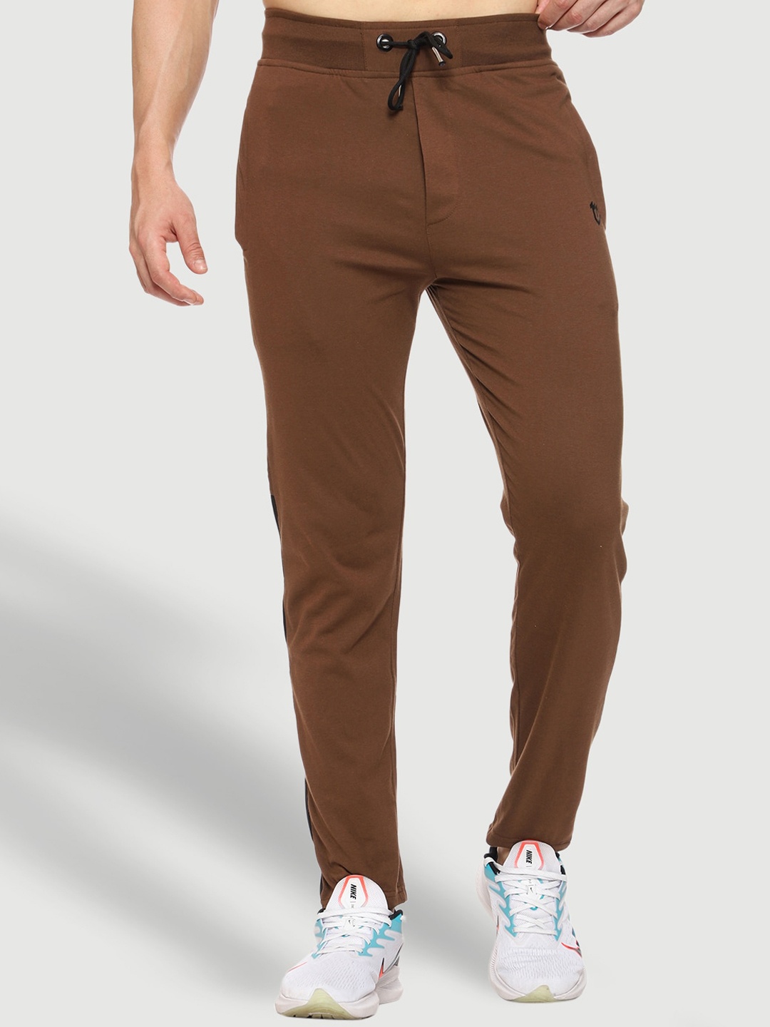 

Mark Leute Men Brown Regular Fit Solid Track Pants