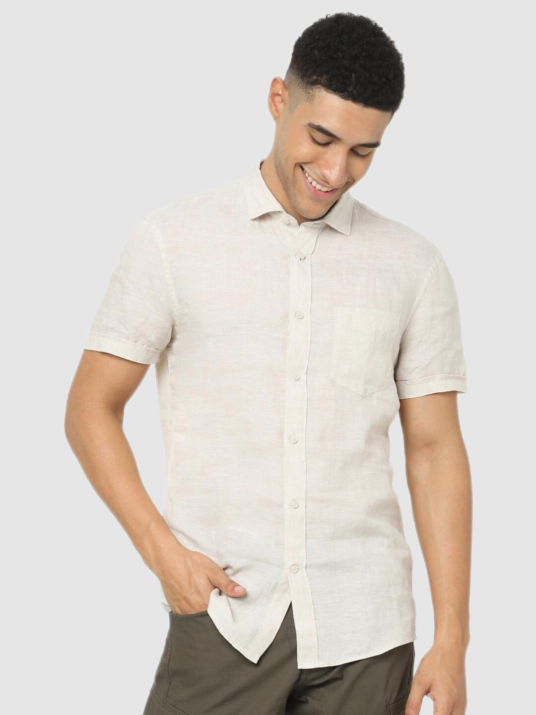 

Celio Men Off White Classic Casual Shirt