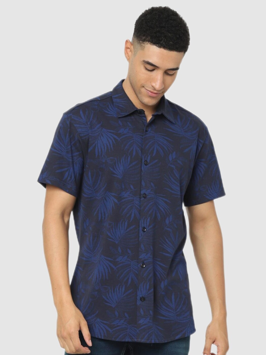 

Celio Men Navy Blue Classic Tropical Printed Casual Shirt