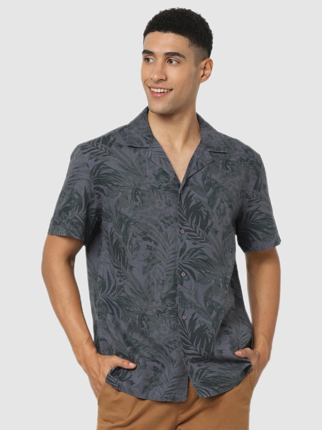 

Celio Men Charcoal Classic Floral Printed Casual Shirt