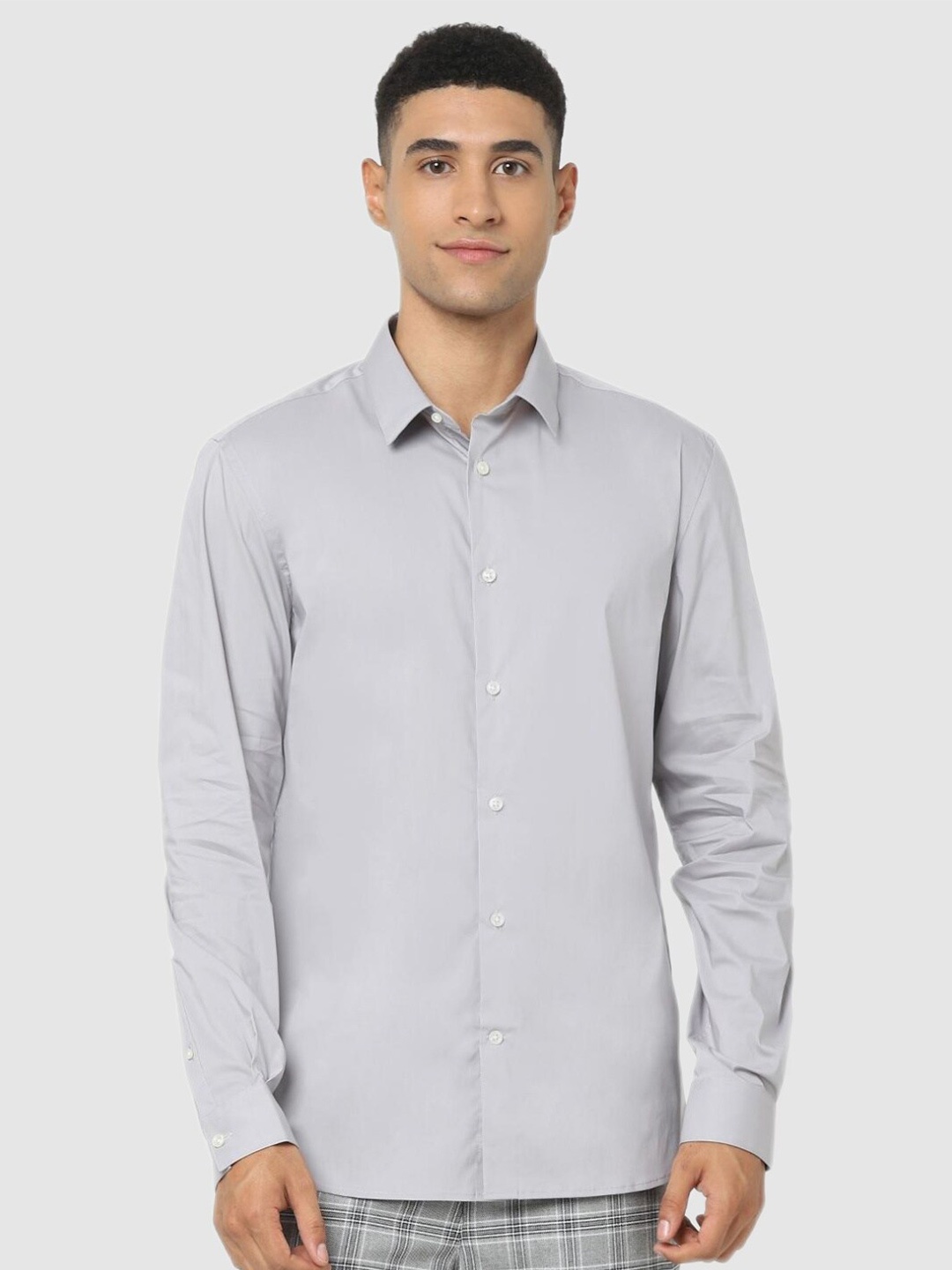

Celio Men Light Grey Solid Classic Casual Shirt