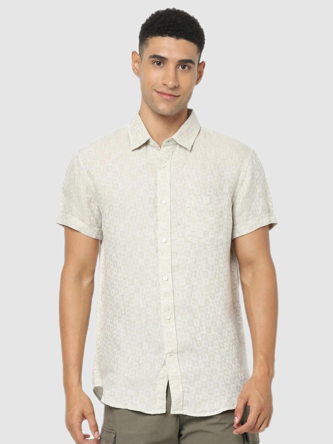 

Celio Men Off White Classic Casual Shirt