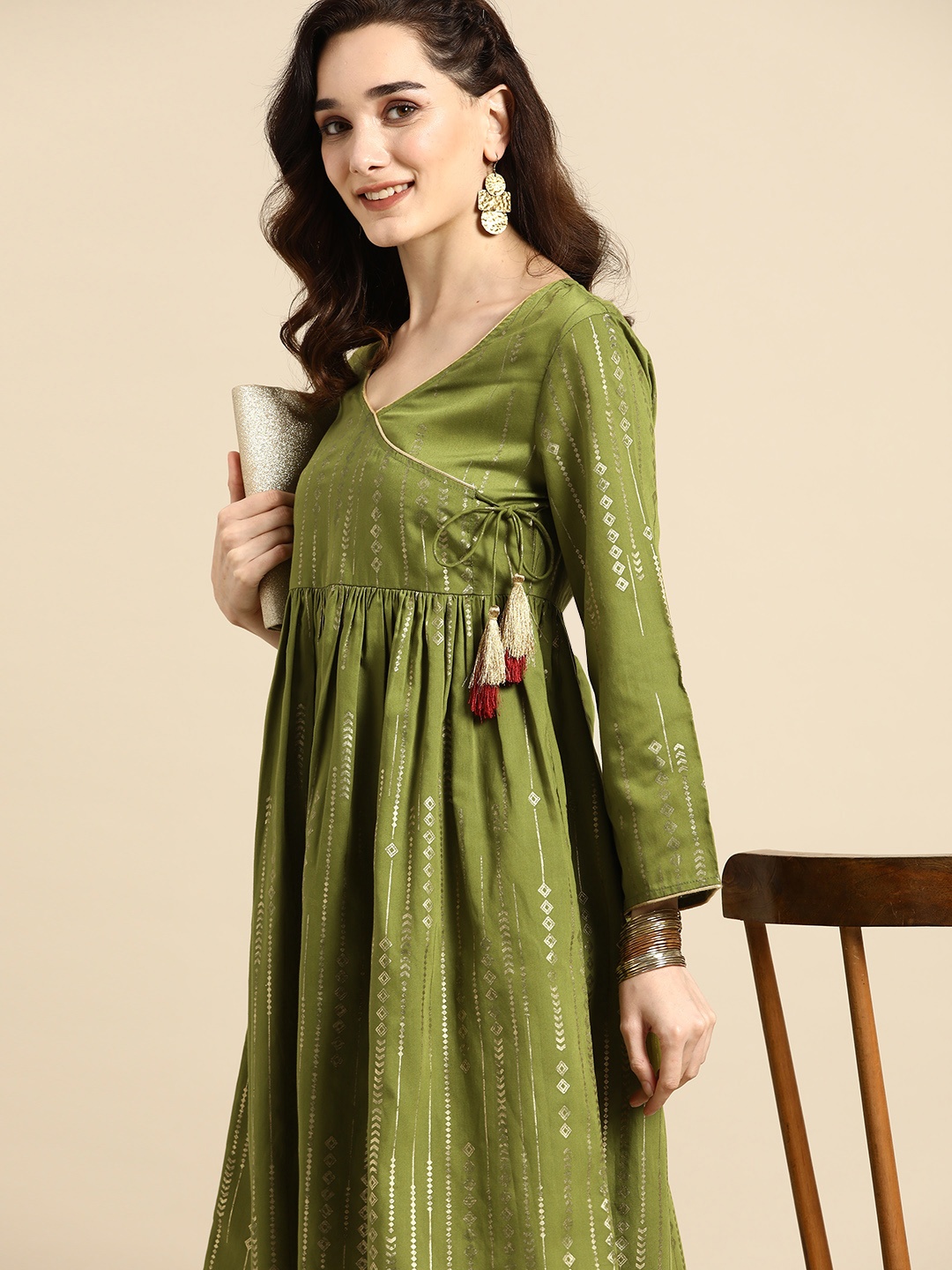 

Sangria Women Olive Green Ethnic Motifs Printed Angrakha Kurta with Trousers
