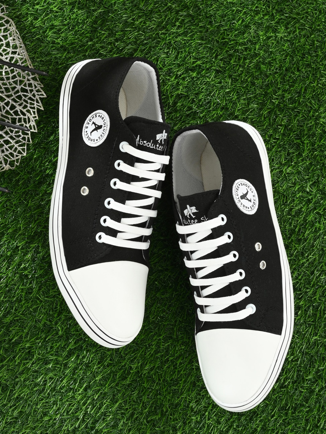 

Absolutee Shoes Men Black Colourblocked Lace-Up Sneakers