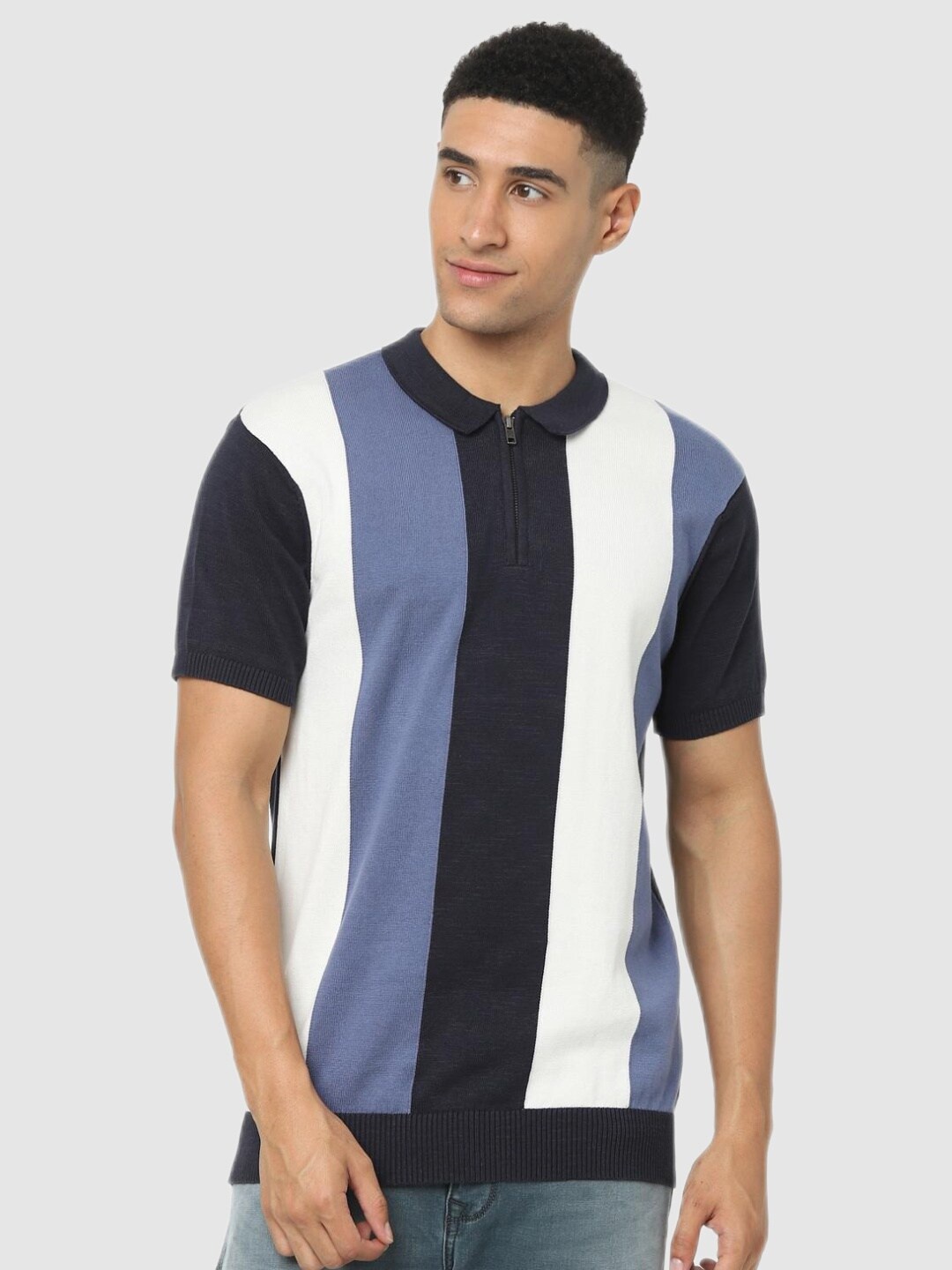 

Celio Men Blue & brown Colourblocked Henley Neck T-shirt