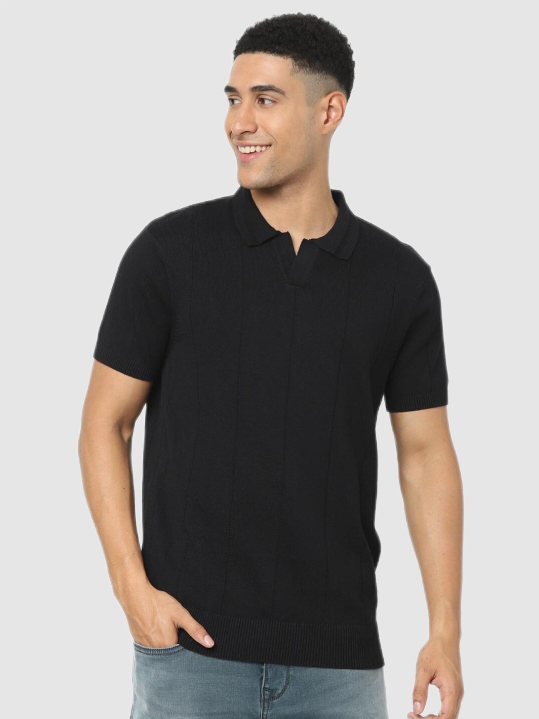

Celio Men Black Solid T-shirt