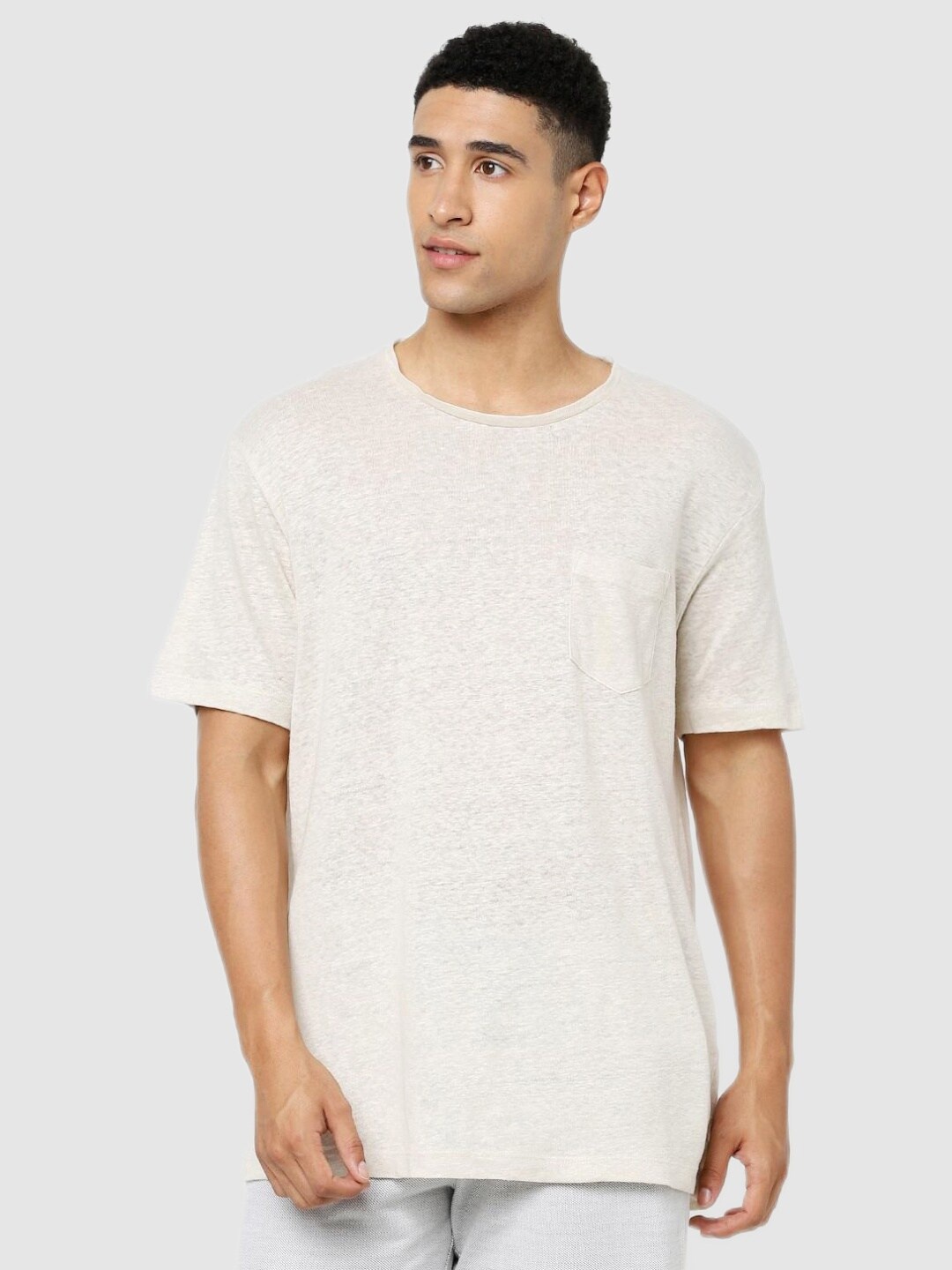 

Celio Men Off White Drop-Shoulder Sleeves Linen T-shirt