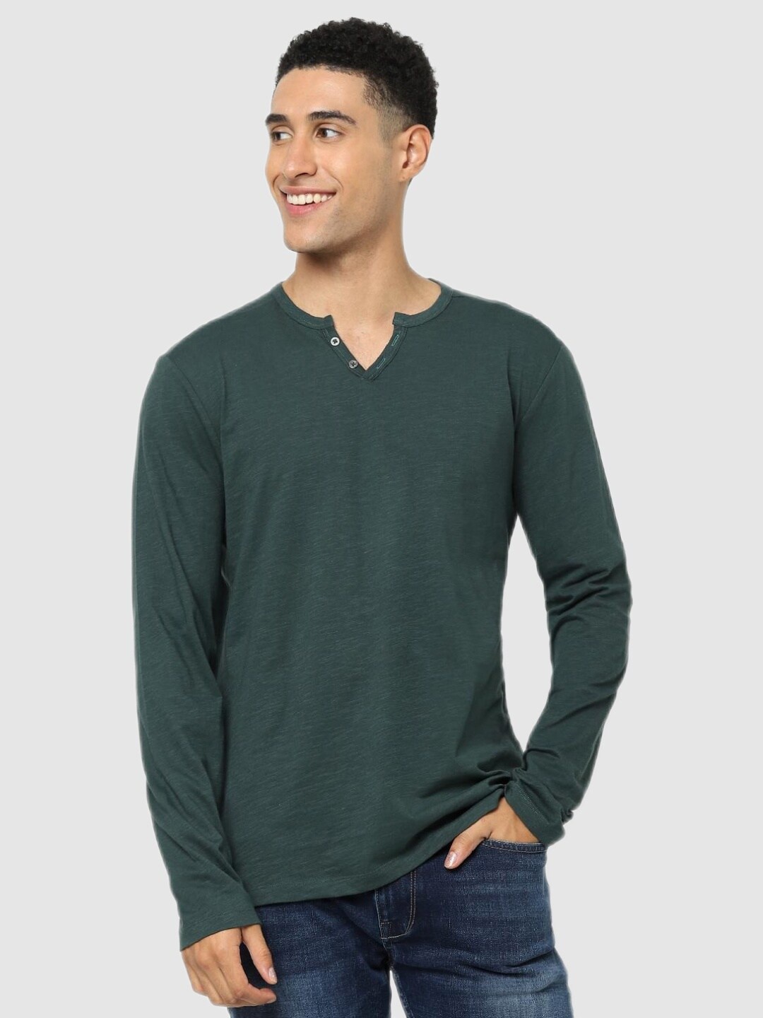 

Celio Men Green Henley Neck T-shirt