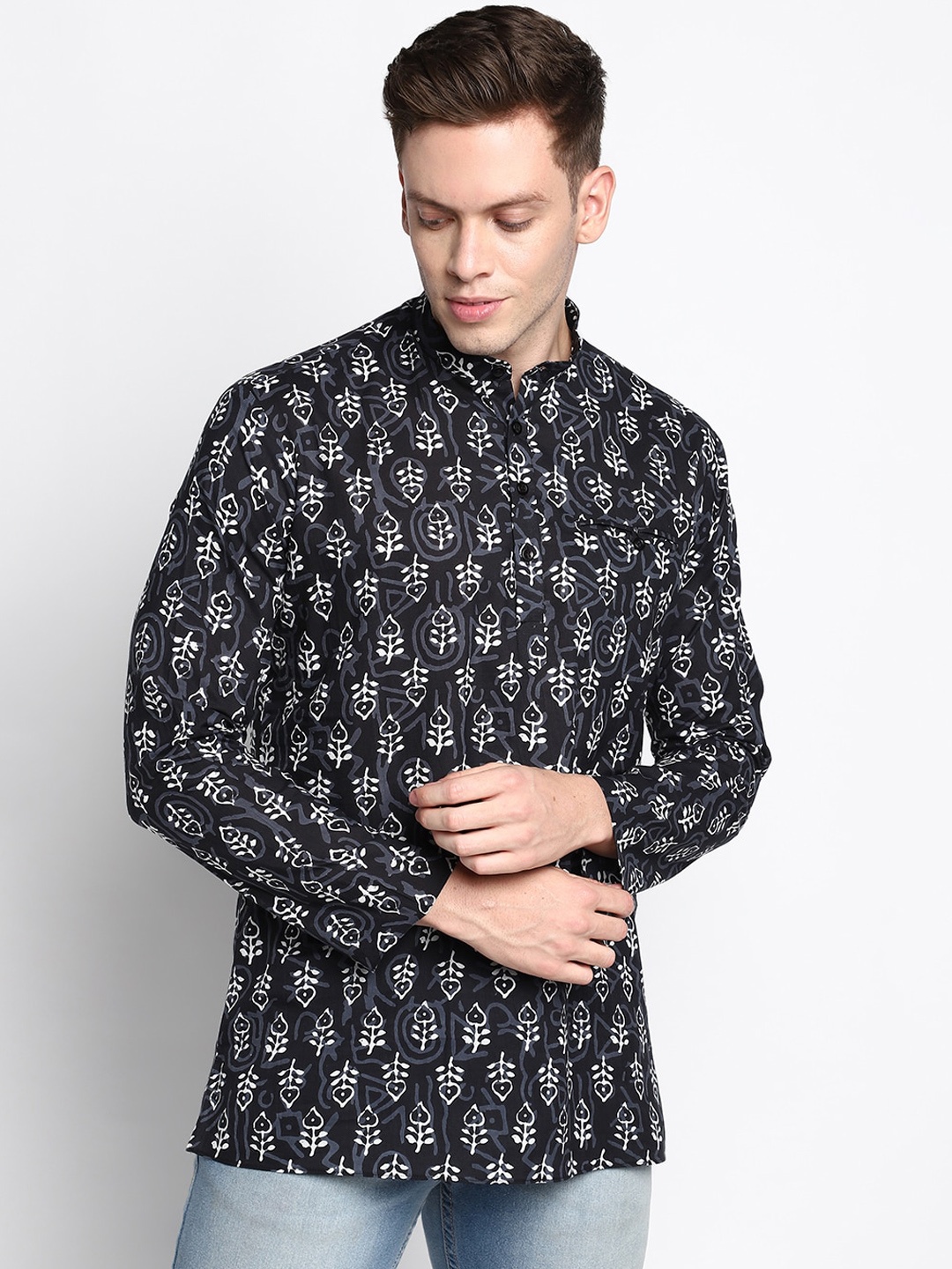 

DEVOILER Men Black & White Ethnic Motifs Block Printed Cotton Short Kurta